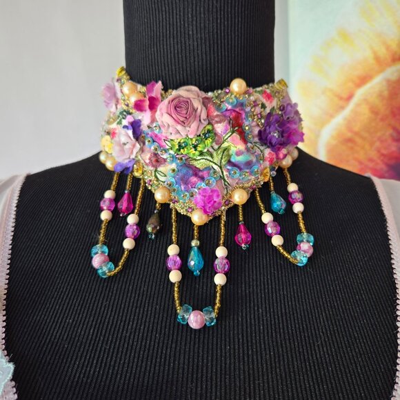 Vintage Style Victorian Rainbow Butterfly Rose Choker - Picture 4 of 9